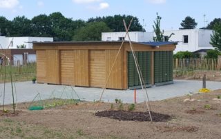 Abris de jardin récupérateur d'eau de pluie ecoleaumur pour jardin familiaux