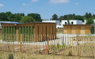 Deux abris de jardins récupérateur d'eau de pluie ecoleaumur pour jardin partagé la chapelle sur erdre