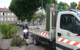 Citerne d'arrosage urbain en utilisation